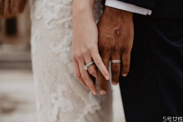 男生說女生鐵憨憨說明什么 男生給女生發(fā)你個憨憨意思 男生說女生鐵憨憨說明什么 男生給女生發(fā)你個憨憨意思