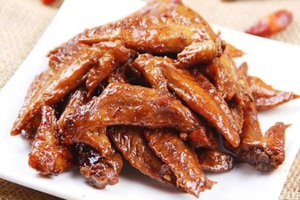 紅燒雞翅的家常做法 紅燒雞翅的營養(yǎng)價值 紅燒雞翅的家常做法 紅燒雞翅的營養(yǎng)價值