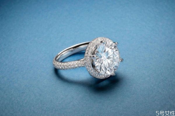 結婚買鉆戒好還是黃金的好 結婚鉆戒品牌推薦