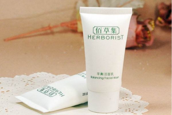 適合夏季用的清爽控油洗面奶有哪些 清爽控油洗面奶推薦 適合夏季用的清爽控油洗面奶有哪些 清爽控油洗面奶推薦