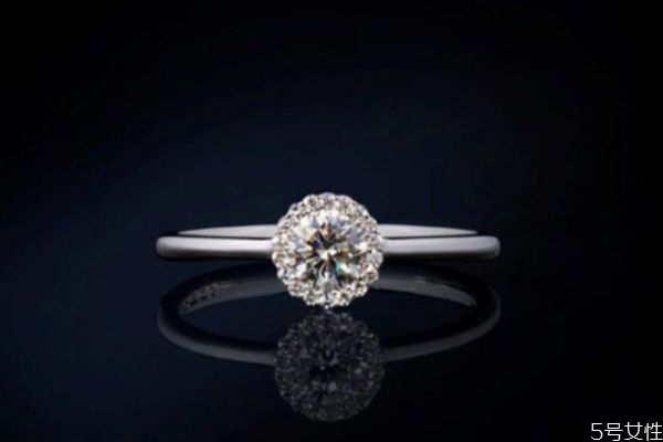 結(jié)婚買鉆戒好還是黃金的好 結(jié)婚鉆戒品牌推薦 結(jié)婚買鉆戒好還是黃金的好 結(jié)婚鉆戒品牌推薦