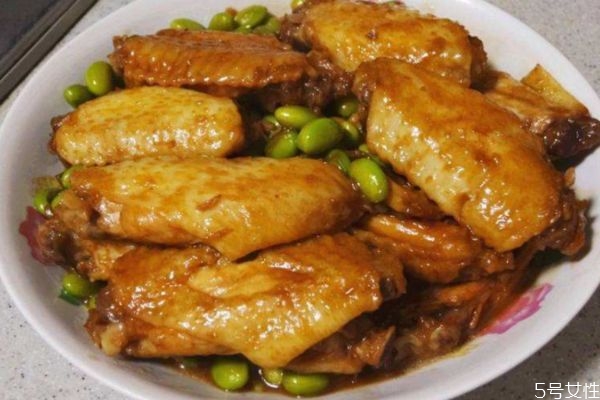 雞翅燒毛豆怎么做好吃 毛豆燒雞翅的做法 雞翅燒毛豆怎么做好吃 毛豆燒雞翅的做法