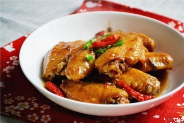 紅燒雞翅的家常做法 紅燒雞翅的營養(yǎng)價值 紅燒雞翅的家常做法 紅燒雞翅的營養(yǎng)價值