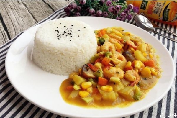 正宗咖喱雞肉飯的做法 百夢(mèng)多咖喱雞肉的做法竅門 正宗咖喱雞肉飯的做法 百夢(mèng)多咖喱雞肉的做法竅門