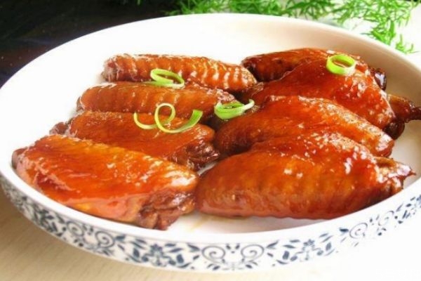 紅燒雞翅的家常做法 紅燒雞翅的營養(yǎng)價值 紅燒雞翅的家常做法 紅燒雞翅的營養(yǎng)價值