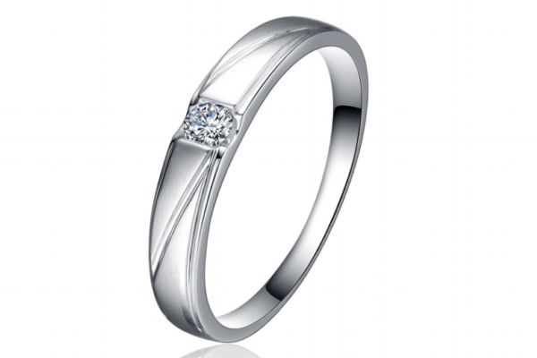 訂婚后戒指戴哪個(gè)手指 男的訂婚戒指戴哪個(gè)手指 訂婚后戒指戴哪個(gè)手指 男的訂婚戒指戴哪個(gè)手指