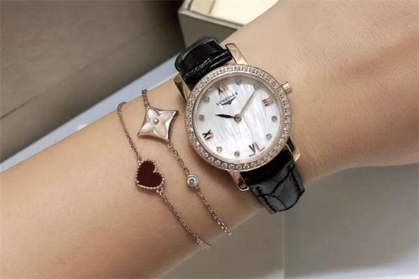 浪琴實(shí)體店和官網(wǎng)價(jià)格一樣嗎 浪琴實(shí)體店有折扣嗎 浪琴實(shí)體店和官網(wǎng)價(jià)格一樣嗎 浪琴實(shí)體店有折扣嗎