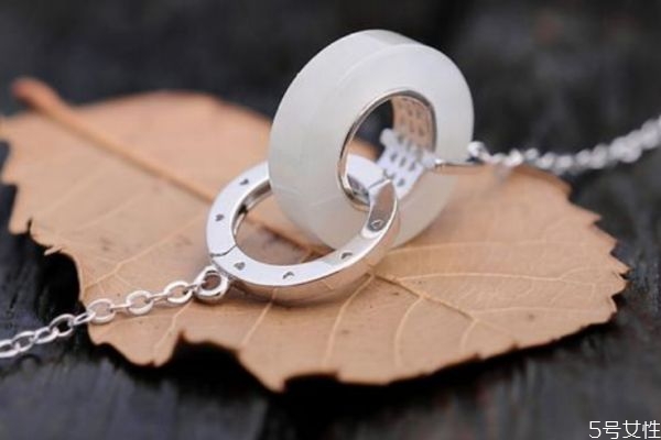 925銀和990銀哪個更好 925銀和999銀的區(qū)別 925銀和990銀哪個更好 925銀和999銀的區(qū)別