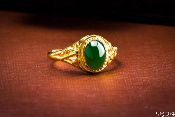 金鑲玉戒指值錢嗎 金鑲玉的意義 金鑲玉戒指值錢嗎 金鑲玉的意義