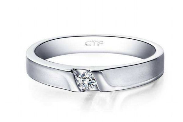 訂婚后戒指戴哪個(gè)手指 男的訂婚戒指戴哪個(gè)手指 訂婚后戒指戴哪個(gè)手指 男的訂婚戒指戴哪個(gè)手指