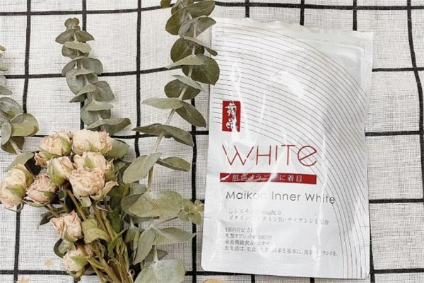 舞昆美白丸和pola哪個(gè)好 舞昆美白丸白袋子和黑袋子區(qū)別 舞昆美白丸和pola哪個(gè)好 舞昆美白丸白袋子和黑袋子區(qū)別