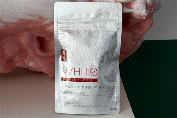 舞昆美白丸和pola哪個(gè)好 舞昆美白丸白袋子和黑袋子區(qū)別 舞昆美白丸和pola哪個(gè)好 舞昆美白丸白袋子和黑袋子區(qū)別