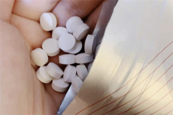 舞昆美白丸男生能吃嗎 吃了舞昆美白丸可以喝酒嗎 舞昆美白丸男生能吃嗎 吃了舞昆美白丸可以喝酒嗎