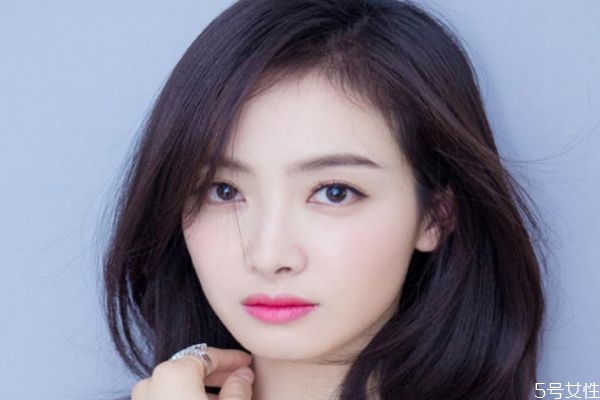 鎖骨發(fā)是剪齊還是剪碎 剪鎖骨發(fā)要不要打薄 鎖骨發(fā)是剪齊還是剪碎 剪鎖骨發(fā)要不要打薄