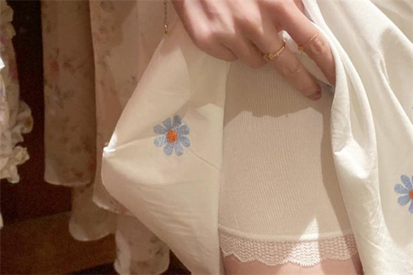 安全褲和內(nèi)褲有什么區(qū)別 什么時候要穿安全褲 安全褲和內(nèi)褲有什么區(qū)別 什么時候要穿安全褲