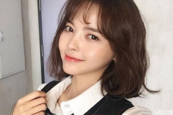 鎖骨發(fā)是剪齊還是剪碎 剪鎖骨發(fā)要不要打薄 鎖骨發(fā)是剪齊還是剪碎 剪鎖骨發(fā)要不要打薄