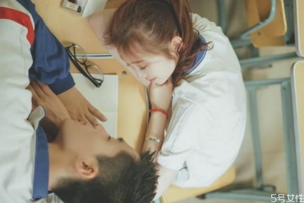 女人對(duì)男人失去信任的行為 對(duì)感情失去信任的女性表現(xiàn) 女人對(duì)男人失去信任的行為 對(duì)感情失去信任的女性表現(xiàn)