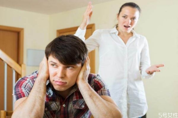 一吵架就不說(shuō)話的男人原因 男人準(zhǔn)備放棄你的表現(xiàn)