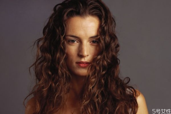 羊毛卷多久會(huì)直 燙完羊毛卷可以軟化掉嗎 羊毛卷多久會(huì)直 燙完羊毛卷可以軟化掉嗎