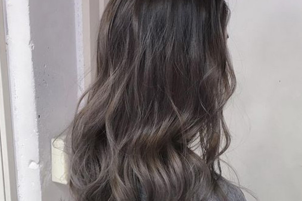 冷棕色適合什么年齡 冷棕色發(fā)色很亮嗎 冷棕色適合什么年齡 冷棕色發(fā)色很亮嗎