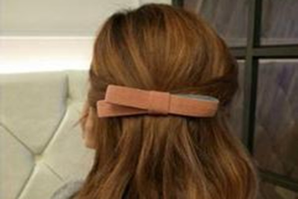 咖啡色發(fā)色好看嗎 咖啡色發(fā)色張揚(yáng)嗎 咖啡色發(fā)色好看嗎 咖啡色發(fā)色張揚(yáng)嗎