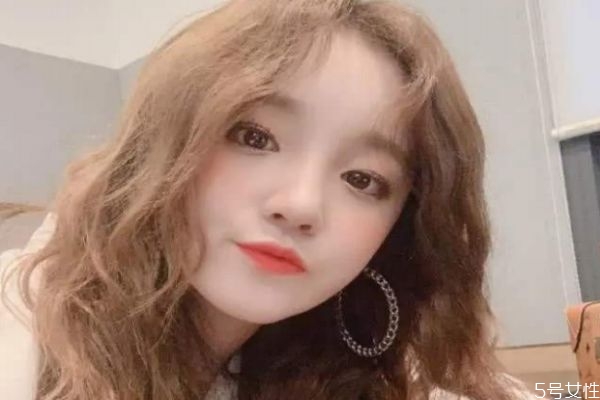 羊毛卷適合圓臉嗎 羊毛卷燙發(fā)教程 羊毛卷適合圓臉嗎 羊毛卷燙發(fā)教程