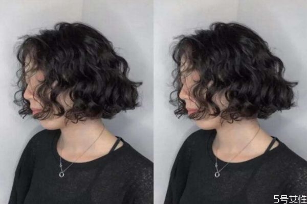 頭發(fā)多長(zhǎng)可以燙羊毛卷 羊毛卷頭發(fā)到哪個(gè)長(zhǎng)度最合適 頭發(fā)多長(zhǎng)可以燙羊毛卷 羊毛卷頭發(fā)到哪個(gè)長(zhǎng)度最合適