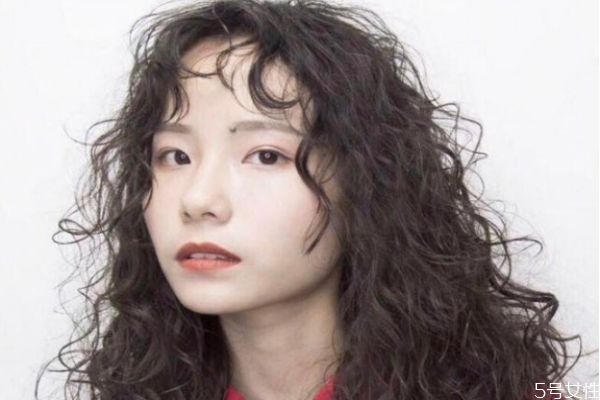 羊毛卷適合圓臉嗎 羊毛卷燙發(fā)教程 羊毛卷適合圓臉嗎 羊毛卷燙發(fā)教程