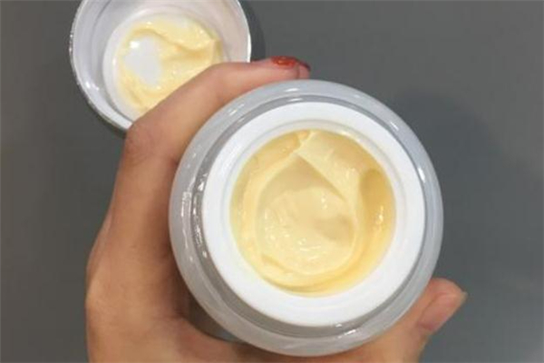 珍珠膏晚上可以用嗎 珍珠膏晚上用了要洗嗎 珍珠膏晚上可以用嗎 珍珠膏晚上用了要洗嗎