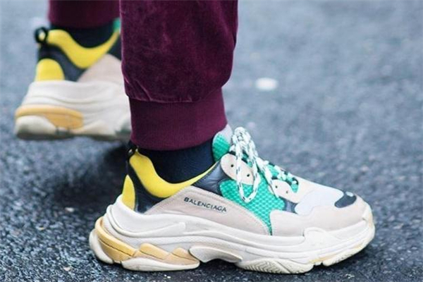 小個子穿老爹鞋好看嗎 老爹鞋適合什么人穿 小個子穿老爹鞋好看嗎 老爹鞋適合什么人穿