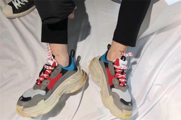 老爹鞋配什么襪子好看 老爹鞋適合腿粗的人嗎 老爹鞋配什么襪子好看 老爹鞋適合腿粗的人嗎