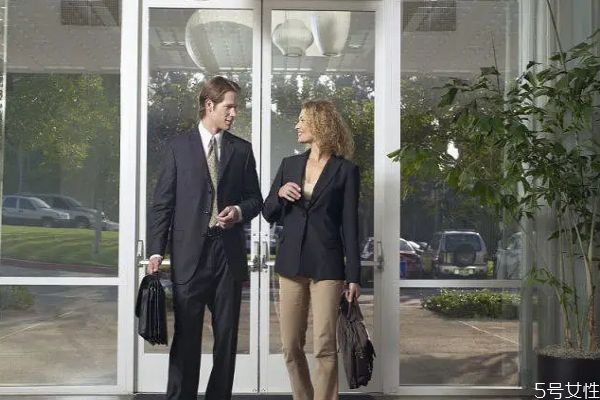 女人想復(fù)婚有那些暗示 女人想復(fù)婚的原因 女人想復(fù)婚有那些暗示 女人想復(fù)婚的原因