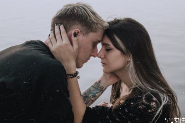 怎么試探老公有外遇了 老公不回信息說明什么 怎么試探老公有外遇了 老公不回信息說明什么