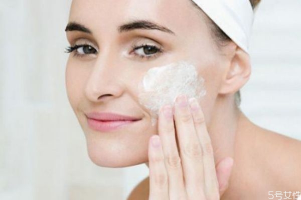 角質(zhì)層薄能用煙酰胺嗎 煙酰胺可以修復(fù)角質(zhì)層嗎 角質(zhì)層薄能用煙酰胺嗎 煙酰胺可以修復(fù)角質(zhì)層嗎