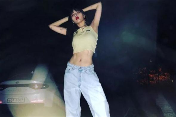 牛仔老爹褲搭配什么上衣 牛仔老爹褲胖人能穿嗎 牛仔老爹褲搭配什么上衣 牛仔老爹褲胖人能穿嗎