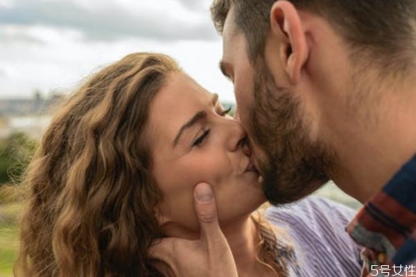 丈夫冷淡你了如何處理 老公對你越來越冷淡怎么辦 丈夫冷淡你了如何處理 老公對你越來越冷淡怎么辦