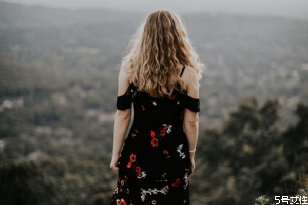 面對(duì)冷暴力該怎么解決 聰明的女人對(duì)付冷暴力的男人 面對(duì)冷暴力該怎么解決 聰明的女人對(duì)付冷暴力的男人