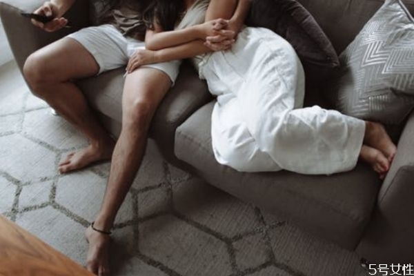 面對(duì)冷暴力該怎么解決 聰明的女人對(duì)付冷暴力的男人 面對(duì)冷暴力該怎么解決 聰明的女人對(duì)付冷暴力的男人