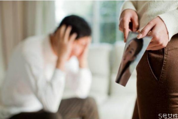 家庭冷暴力八個(gè)階段 輕松面對(duì)男人冷暴力 家庭冷暴力八個(gè)階段 輕松面對(duì)男人冷暴力