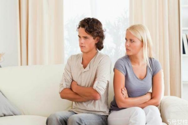 家庭冷暴力八個(gè)階段 輕松面對(duì)男人冷暴力 家庭冷暴力八個(gè)階段 輕松面對(duì)男人冷暴力
