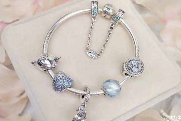 潘多拉手鏈睡覺(jué)可以戴嗎 潘多拉手鏈佩戴注意事項(xiàng) 潘多拉手鏈睡覺(jué)可以戴嗎 潘多拉手鏈佩戴注意事項(xiàng)