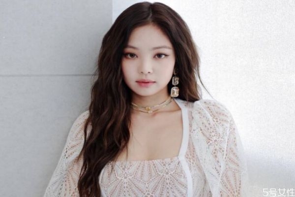 中性皮膚與干性皮膚的區(qū)別 ?中性皮膚和混合皮膚的區(qū)別 中性皮膚與干性皮膚的區(qū)別 ?中性皮膚和混合皮膚的區(qū)別