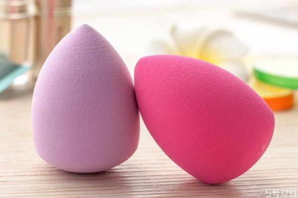 美妝蛋能用沐浴露洗嗎 美妝蛋用來洗臉好嗎 美妝蛋能用沐浴露洗嗎 美妝蛋用來洗臉好嗎