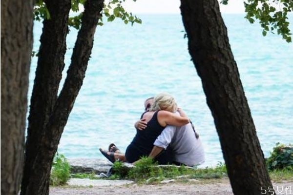 女方出軌復(fù)合幾率大嗎 老婆出軌后復(fù)合還會(huì)幸福嗎 女方出軌復(fù)合幾率大嗎 老婆出軌后復(fù)合還會(huì)幸福嗎