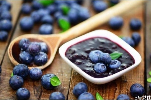 自制藍莓醬能放多久 上面有一層泡沫是壞了嗎 自制藍莓醬能放多久 上面有一層泡沫是壞了嗎