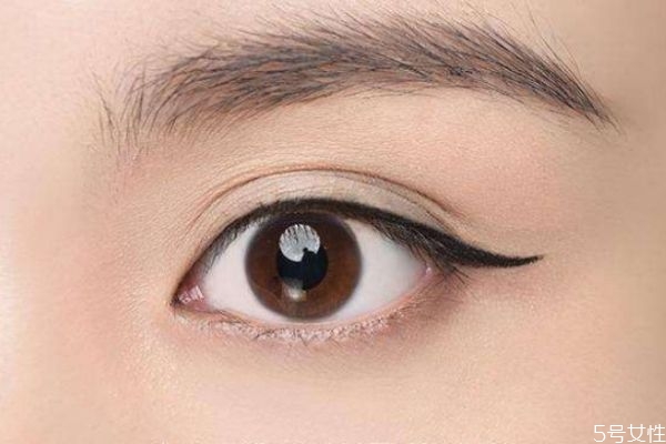 黑色眼線(xiàn)筆適合什么人 眼線(xiàn)筆和眉筆的區(qū)別 黑色眼線(xiàn)筆適合什么人 眼線(xiàn)筆和眉筆的區(qū)別