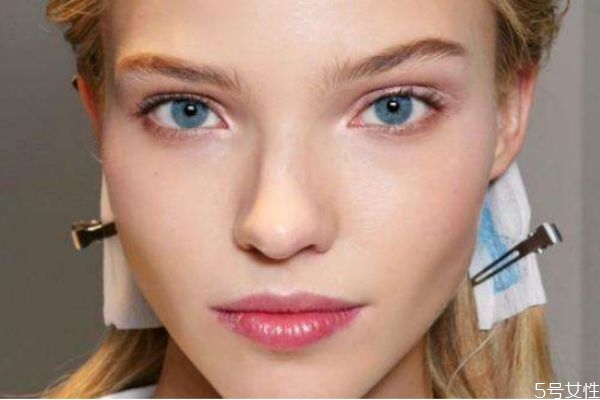 ?為什么要妝前打底 如何做好打底工作 ?為什么要妝前打底 如何做好打底工作