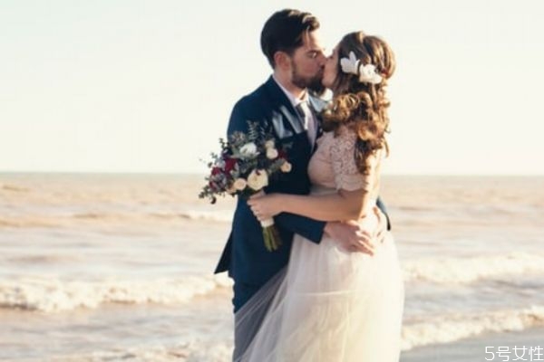 女方出軌復(fù)合幾率大嗎 老婆出軌后復(fù)合還會(huì)幸福嗎 女方出軌復(fù)合幾率大嗎 老婆出軌后復(fù)合還會(huì)幸福嗎