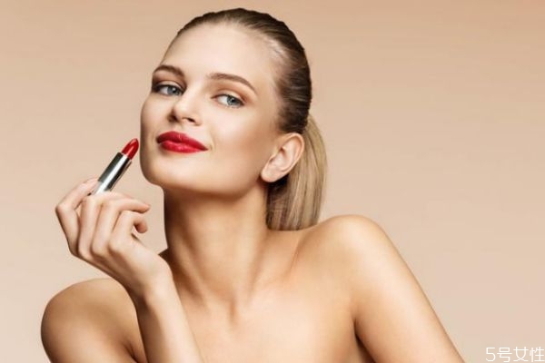 夏天口紅要放冰箱里嗎 新買的口紅放冰箱嗎 夏天口紅要放冰箱里嗎 新買的口紅放冰箱嗎