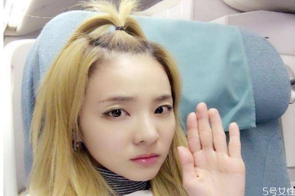 劉海長了怎么扎好看 扎劉海步驟 劉海長了怎么扎好看 扎劉海步驟